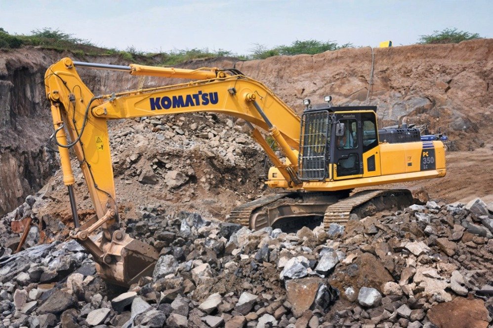 desi-machines-komatsu-excavator-pc350lc-8m0-featured