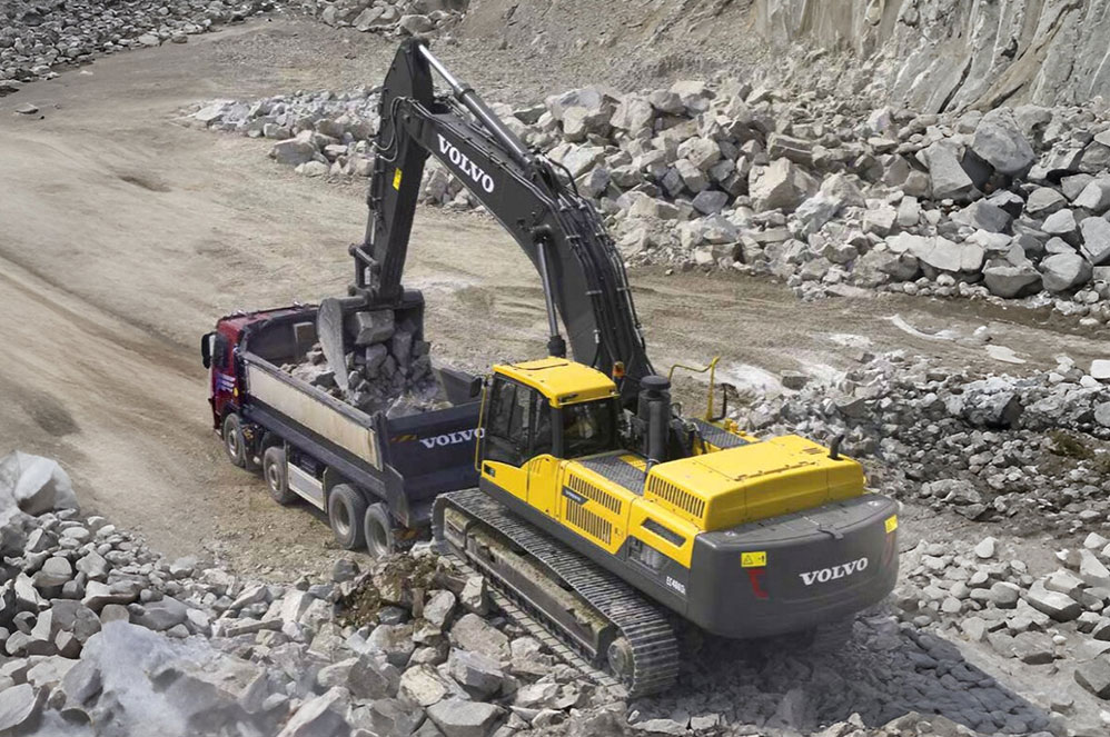 desi-machines-volvo-excavator-ec480d-featured
