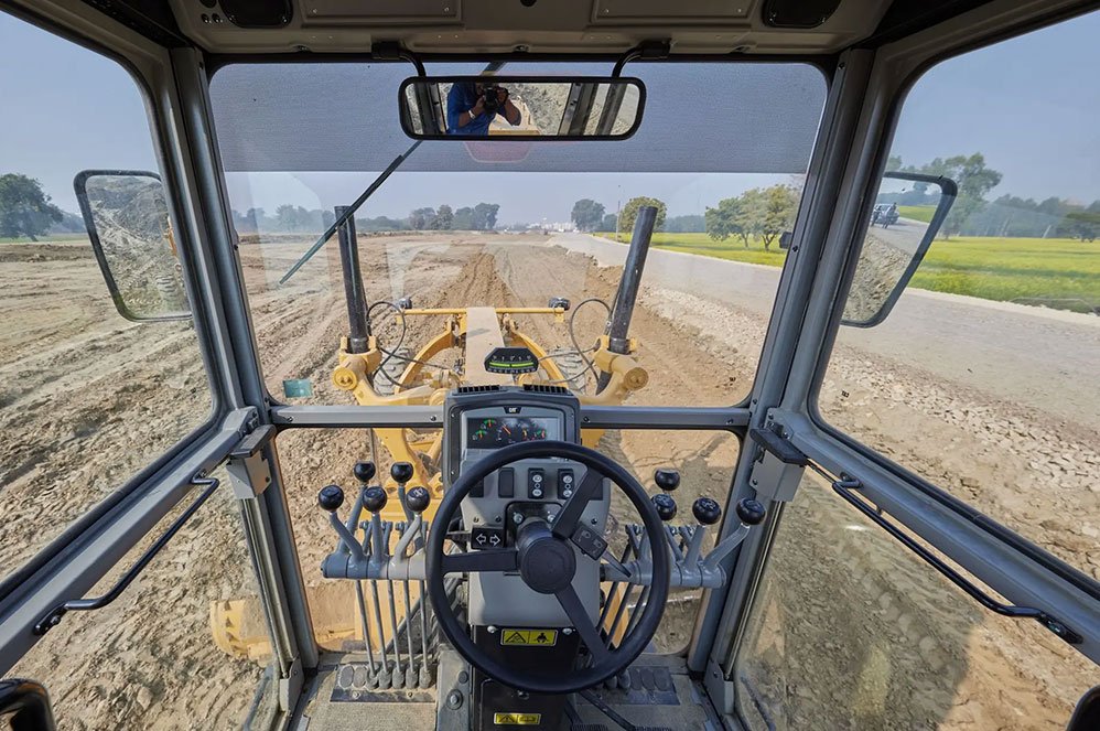 desi-machines-motor-grader-cat-120-gc-4